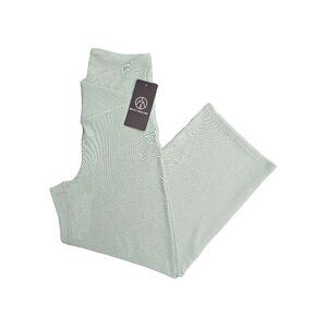 Move Theology Ribbed Straight Leg Capri